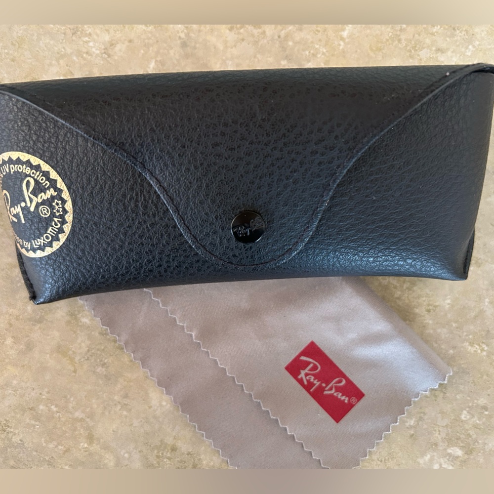 Ray ban leather box with lens cleaning cloth
